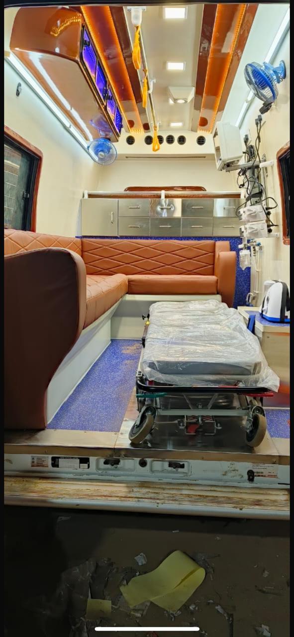 Ambulance medical storage compartment