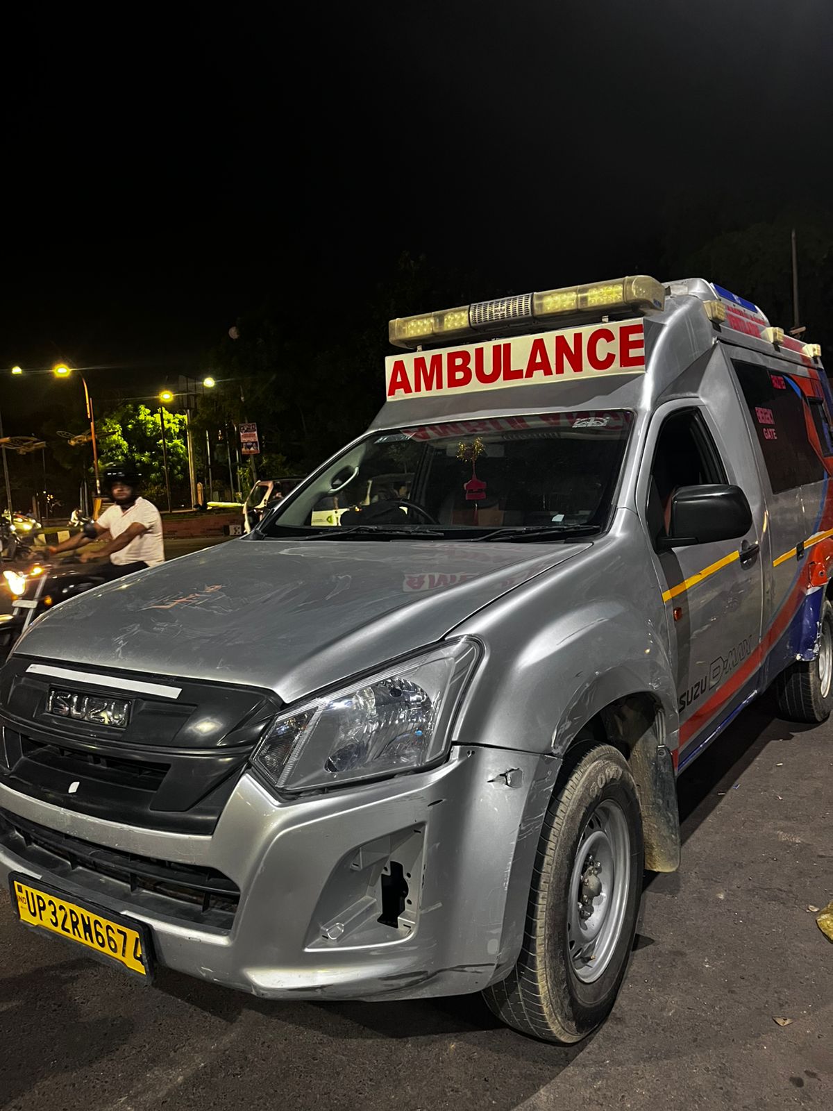 Ventilator and oxygen ambulance vehicle